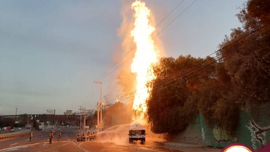 Una pipa de gas LP se incendió este sábado 19 de diciembre en la autopista México-Pachuca