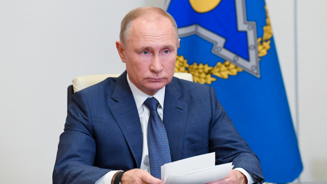 Putin ordena iniciar aplicación masiva de vacuna Sputnik V contra COVID-19