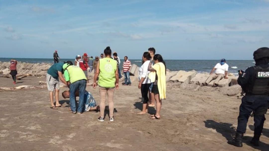 Tres menores mueren ahogados en playa de Veracruz
