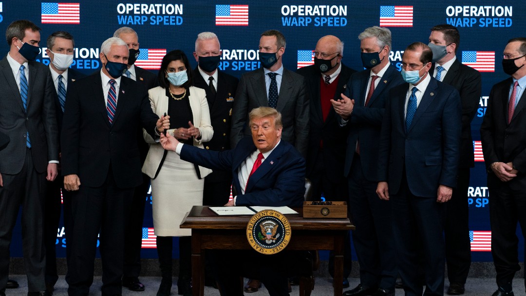 Trump firma decreto sobre vacunas contra COVID-19