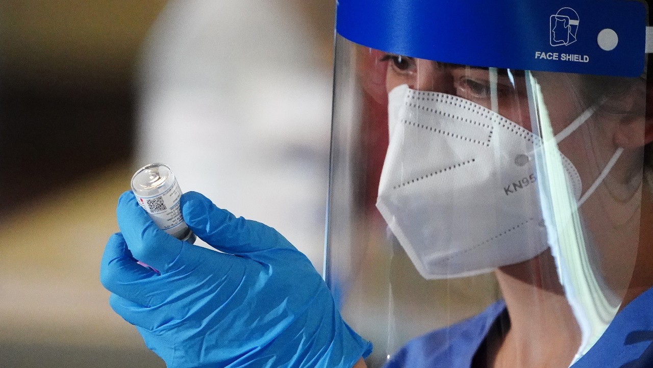 Canadá autoriza la vacuna de Moderna para combatir pandemia de COVID-19