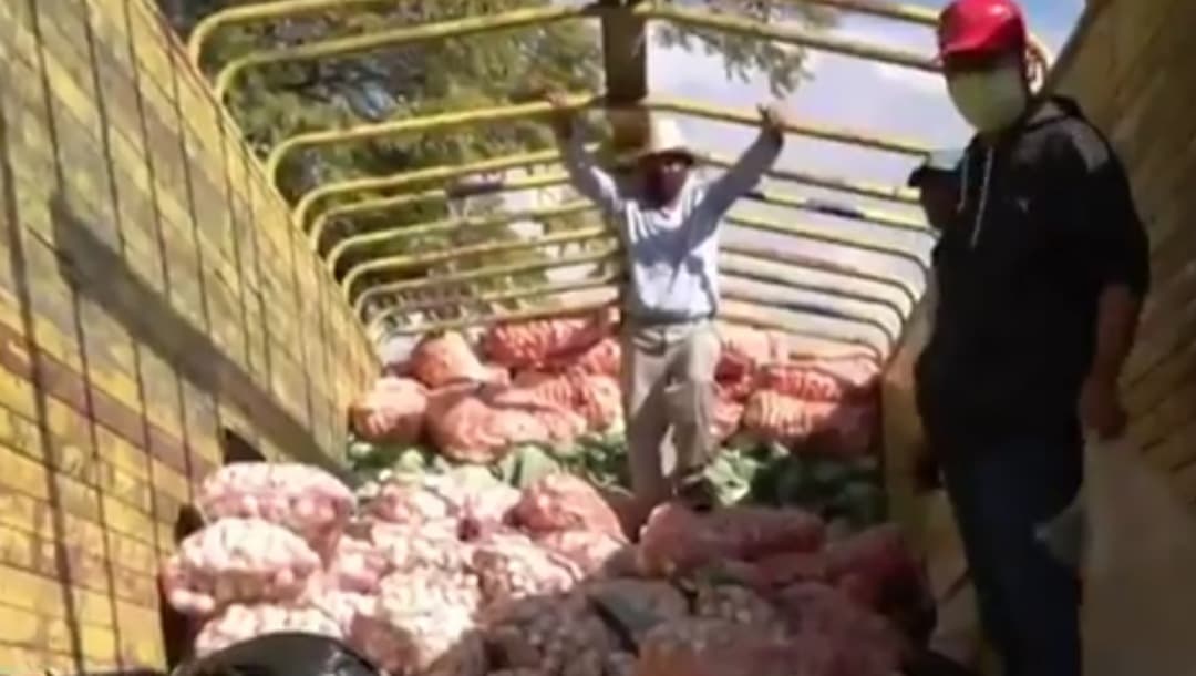 Acusan de huachicoleros a productores poblanos que repartían legumbres en Oaxaca