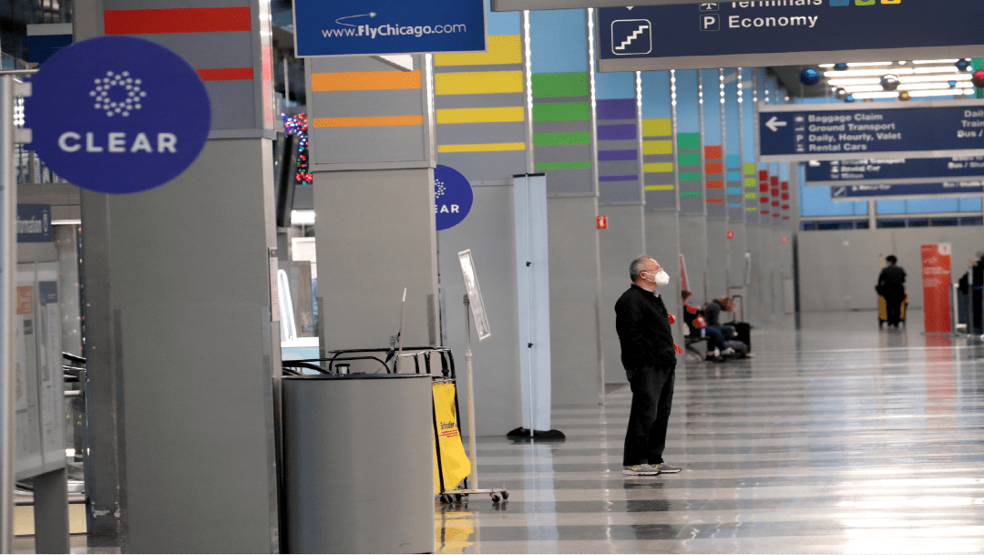 Arrestan a hombre que se escondió en aeropuerto de Chicago