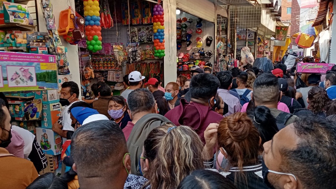 Así lucen los mercados de juguetes en CDMX previo al Día de Reyes