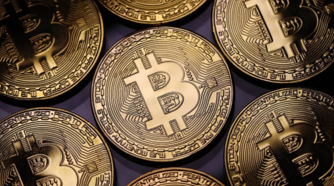 Bitcoin alcanzó máximo histórico de 35 mil dólares