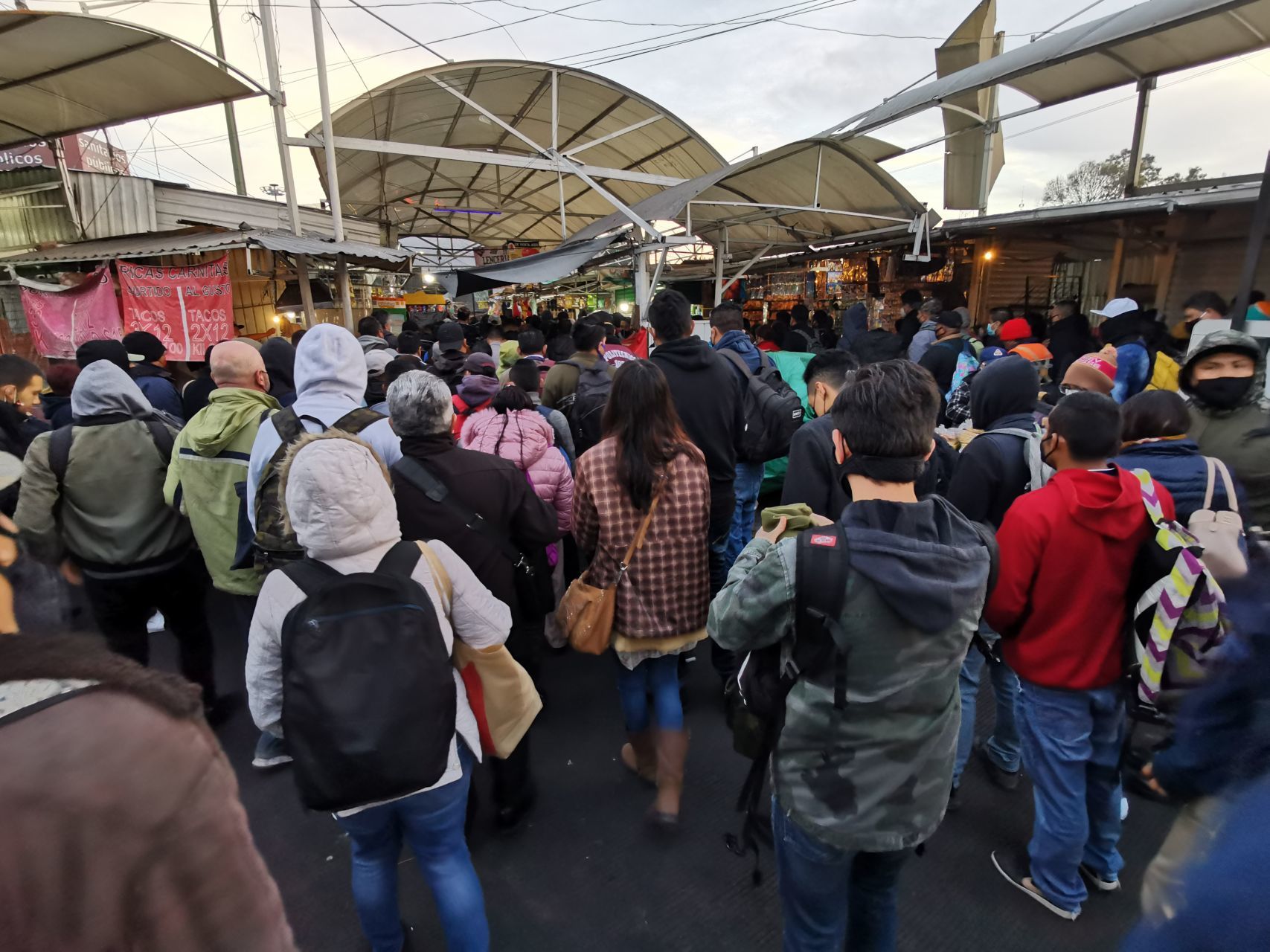 Fotos y videos: Usuarios viven falta del metro en la CDMX