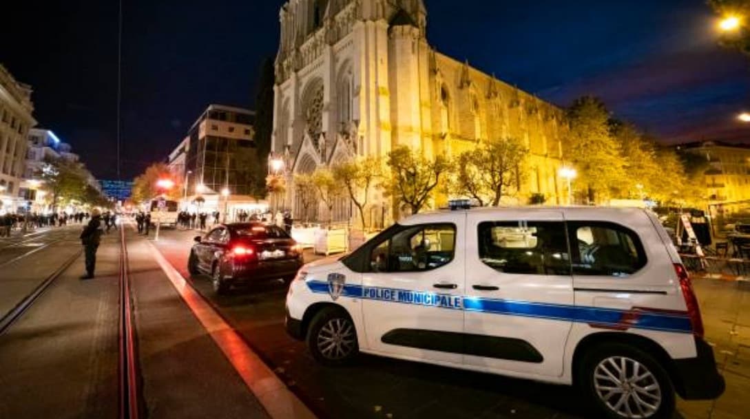 Detienen a nueve personas por brutal golpiza a adolescente en París