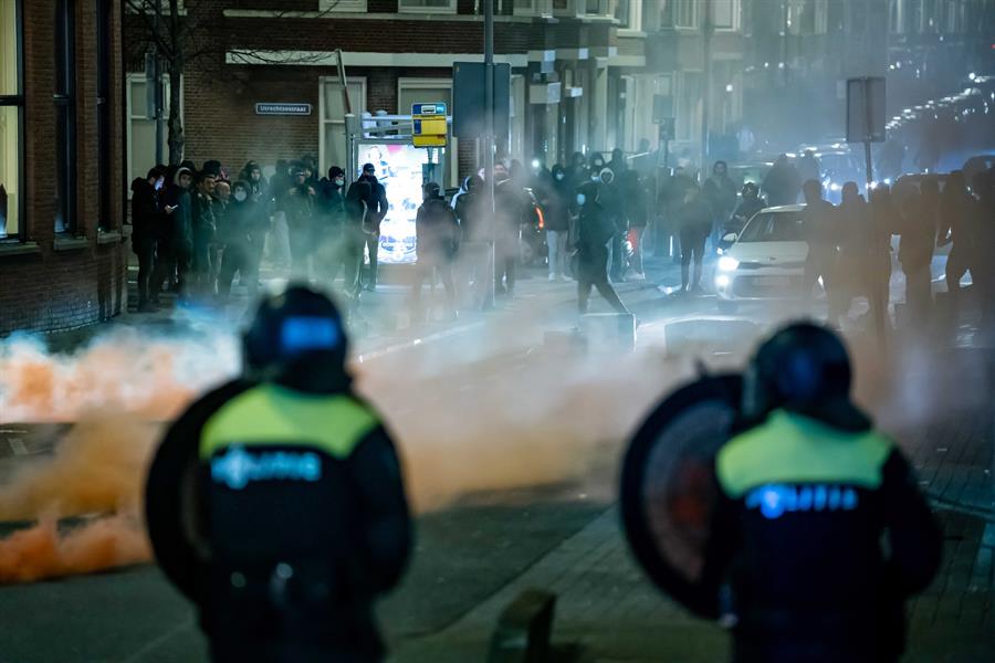 Países-Bajos-vive-tercera-noche-de-disturbios