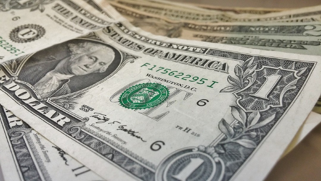 Dólar cierra a 19.82 pesos a la espera de nuevos estímulos fiscales en EEUU