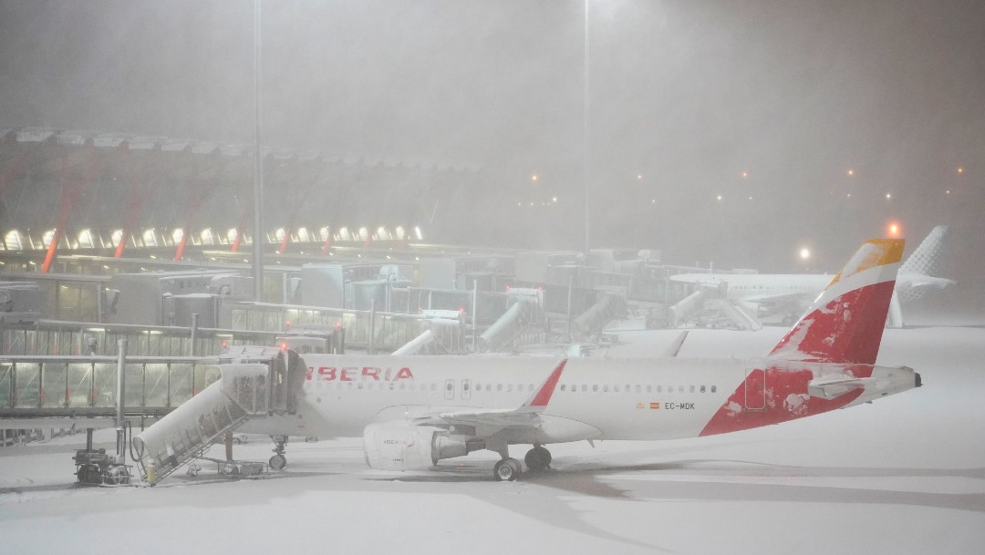 El aeropuerto de Barajas paraliza su actividad el sábado por temporal de nieve