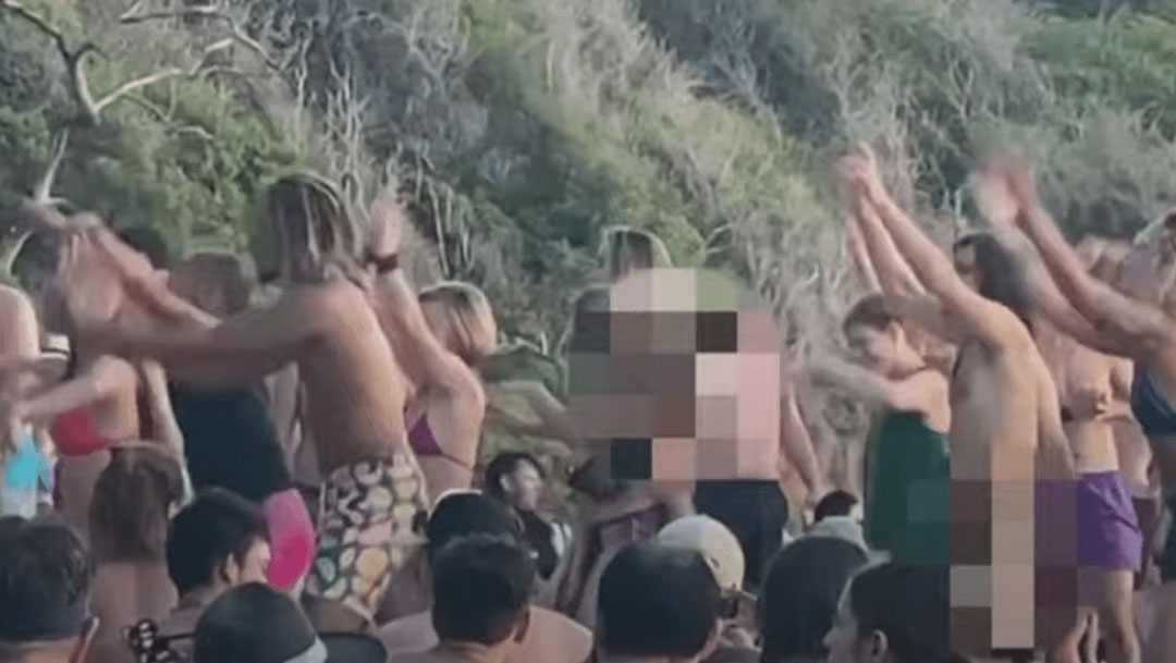La fiesta nudista en la playa Puu Olai en Hawai alertó a las autoridades porque podría convertirse en un evento propagador de COVID-19
