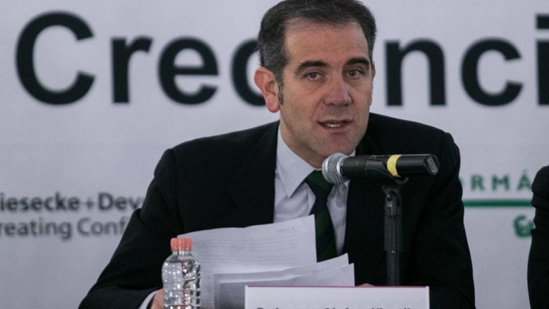 El consejero presidente del INE, Lorenzo Córdova, dice que el llamado a suspender las mañaneras es congruente con la Constitución