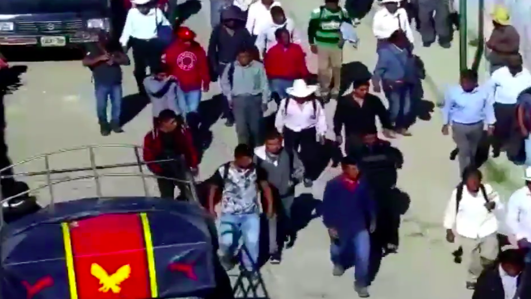 Manifestantes retienen a funcionarios y vandalizan Palacio Municipal de Altamirano, Chiapas