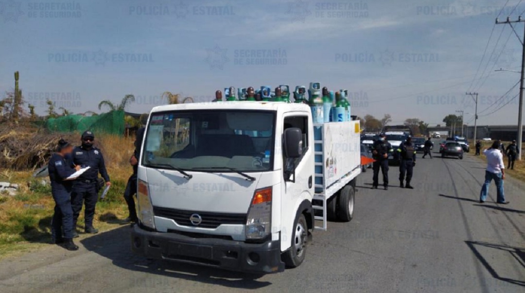Roban-camión-con-40-tanques-de-oxígeno-en-Edomex