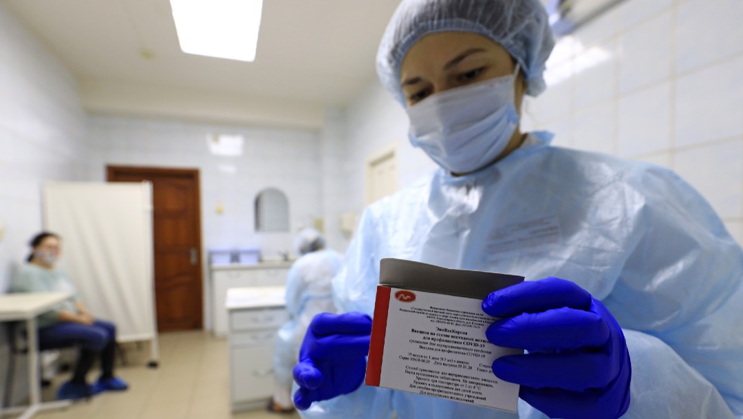 Rusia anuncia que su vacuna contra COVID EpiVacCorona tiene efectividad del 100%