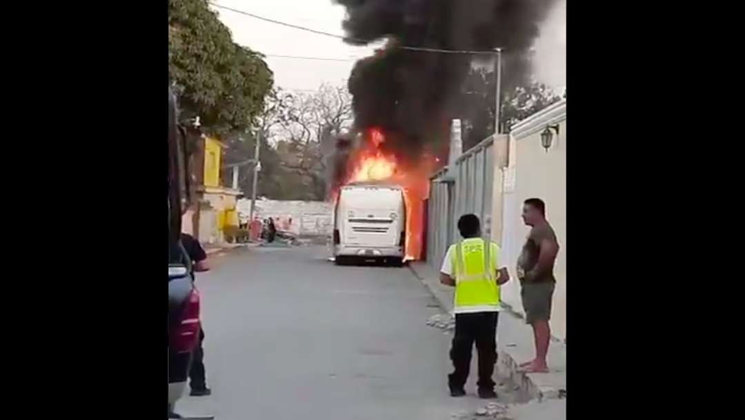 Se incendia autobús de pasajeros en calles de Salina Cruz, Oaxaca