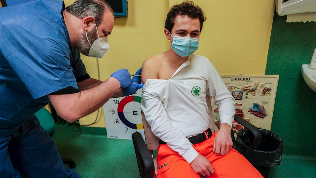 Italia espera vacunar a 6 millones de personas contra COVID para finales de marzo