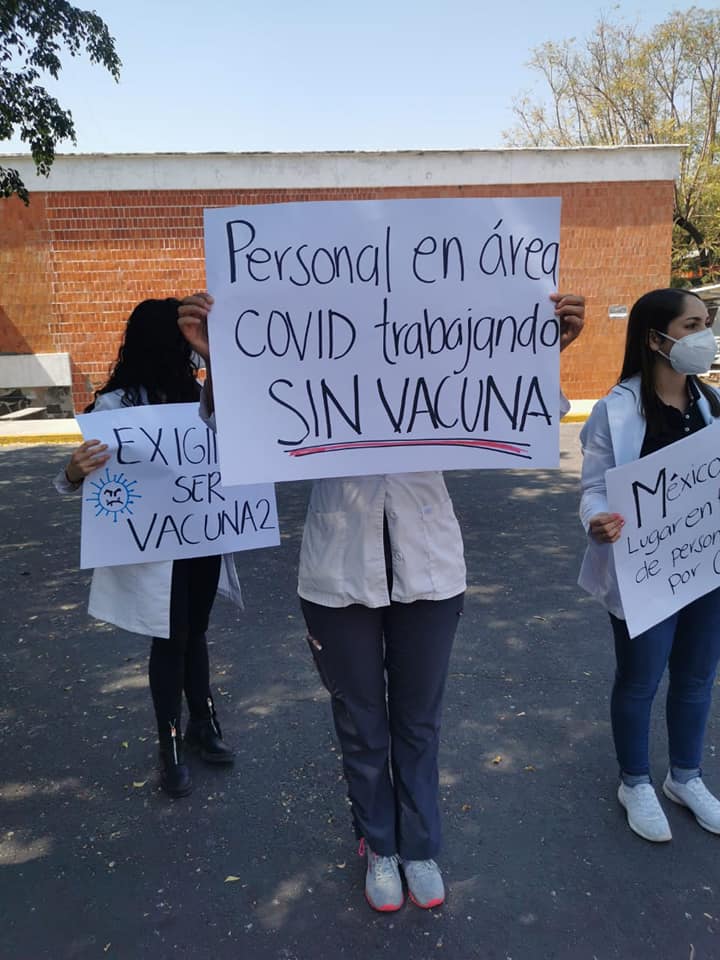 Médicos exigen vacuna COVID-19 en Guadalajara tras atender a pacientes contagiados