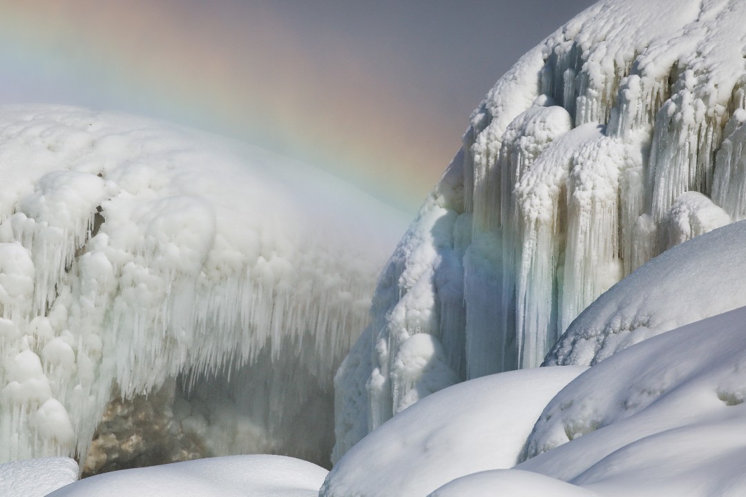 Las cataratas del Niágara amanecieron congeladas: Fotos
