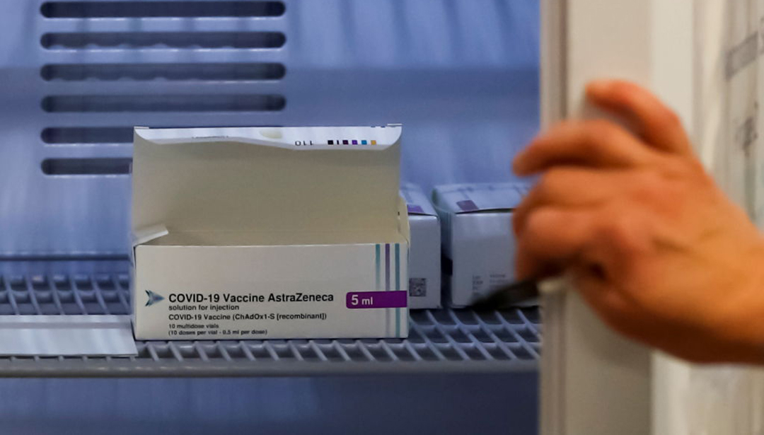 AstraZeneca contrata a IDT Biologika para producir más vacunas contra covid