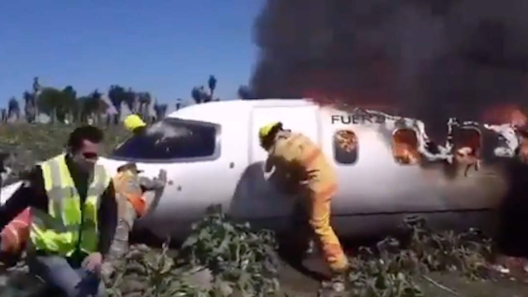 Aeronave de la Fuerza Aérea Mexicana sufe accidente tras despegar en Xalapa, Veracruz (Twitter:@FORZALAZIO15)