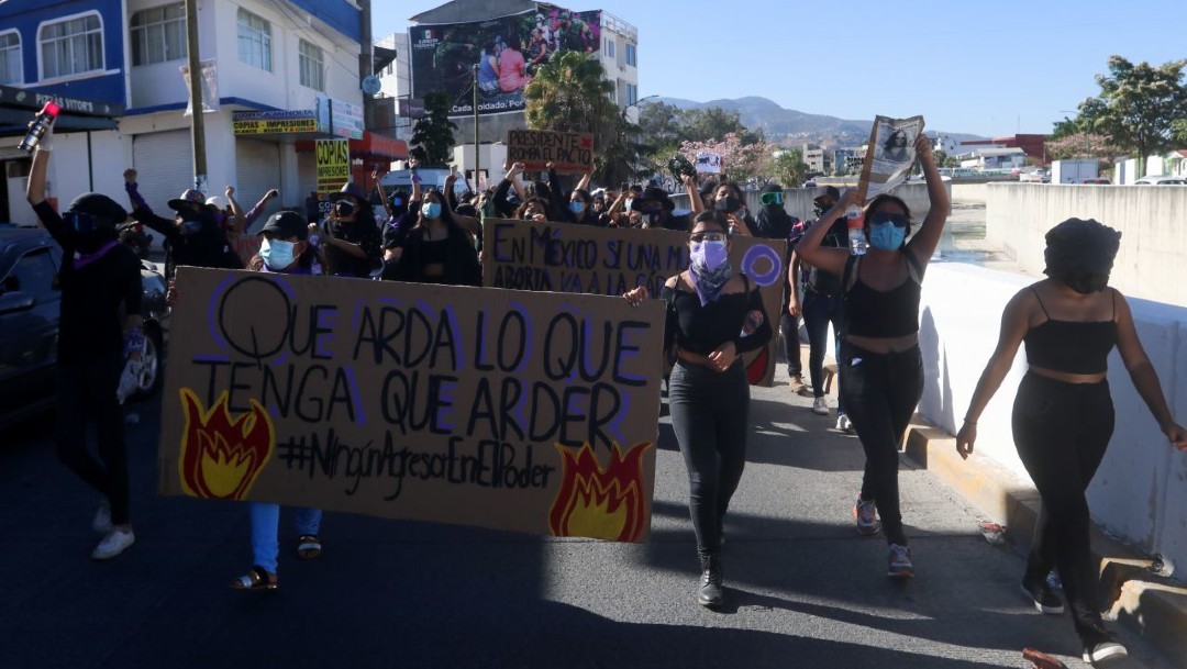 Colectivos feministas marchan en Chilpancingo para repudiar candidatura de Salgado Macedonio