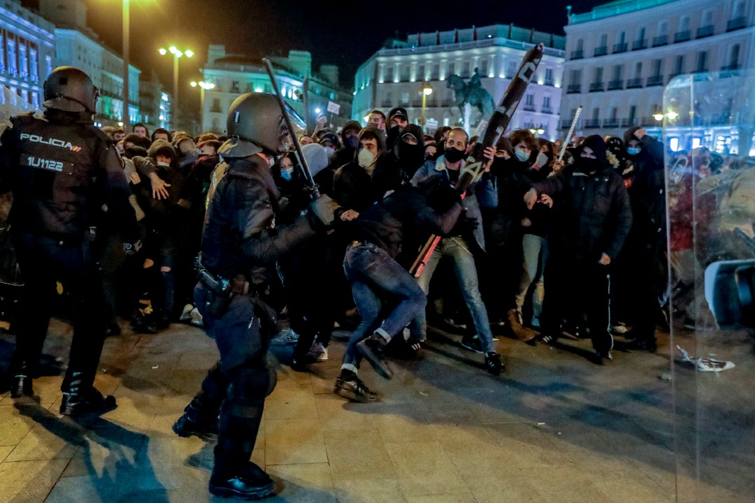 España-vive-tercera-noche-de-disturbios