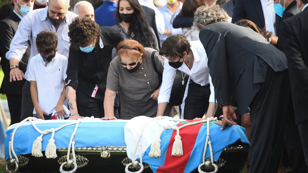Familia y allegados presenciaron ceremonia íntima para despedir a Carlos Menem en Buenos Aires, Argentina (Getty Images)