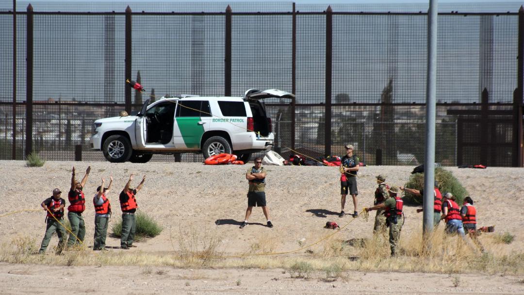Muchos migrantes se aventuran a cruzar la frontera de manera ilegal para entregarse a la patrulla fronteriza