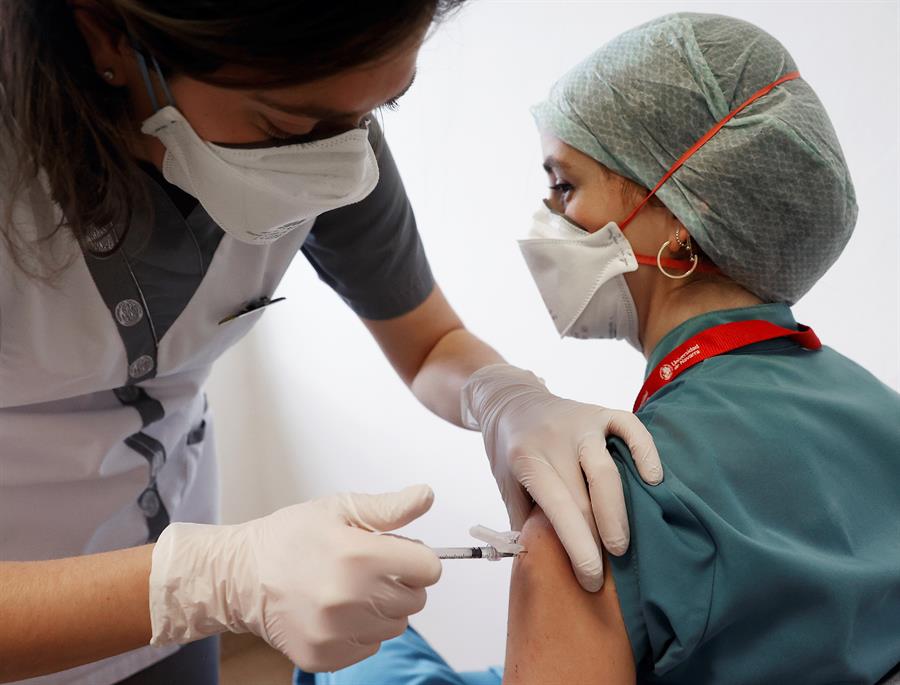 Europa-se-prepara-para-vacunación-masiva-contra-COVID