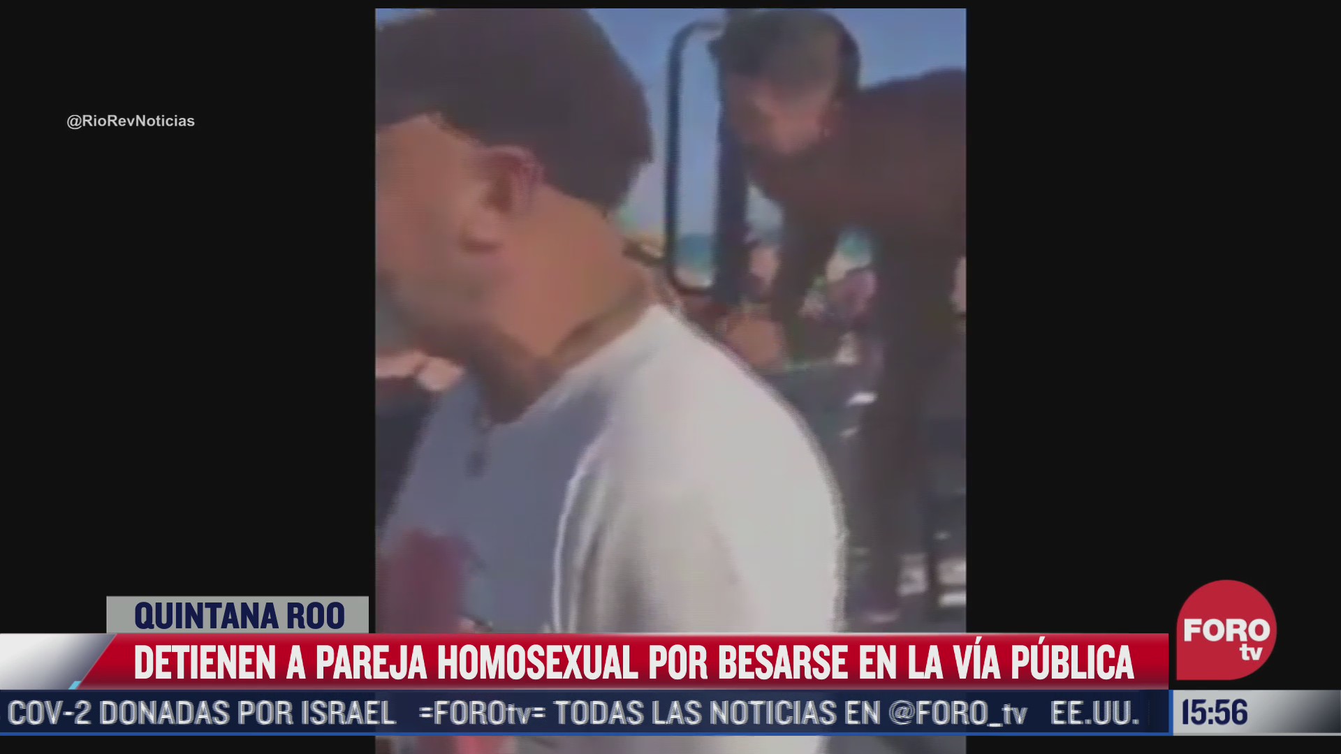 policias detienen a pareja homosexual por besarse en via publica