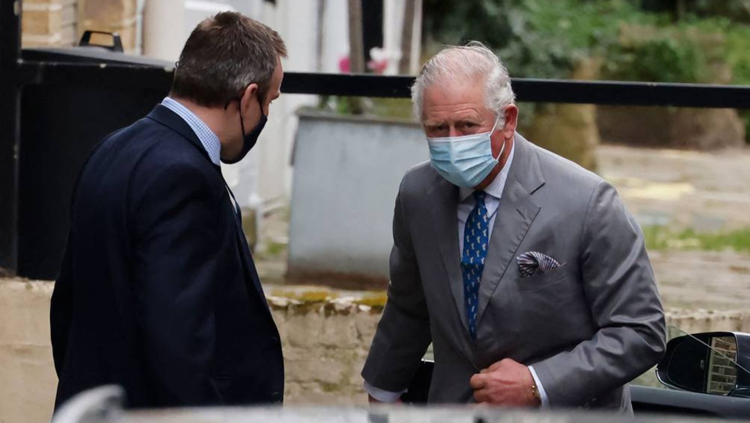 El príncipe Carlos visitó a su padre, el duque de Edimburgo, en el hospital
