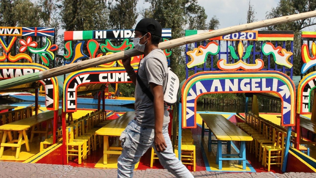 Reabren los recorridos en las trajineras de Xochimilco con baja afluencia