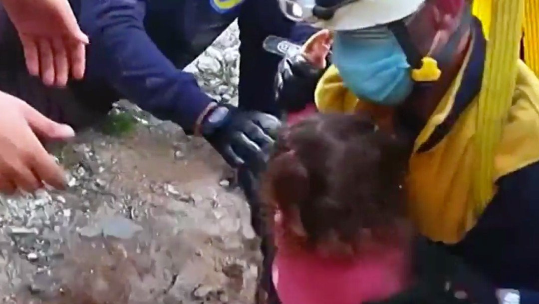 Así fue el rescate de una niña de un pozo seco en Siria