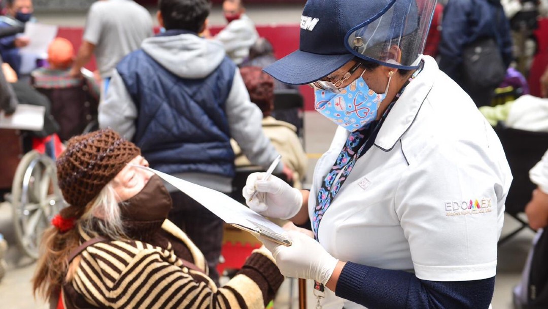 Segunda jornada de vacunación contra COVID en Ecatepec, caótica y desorganizada
