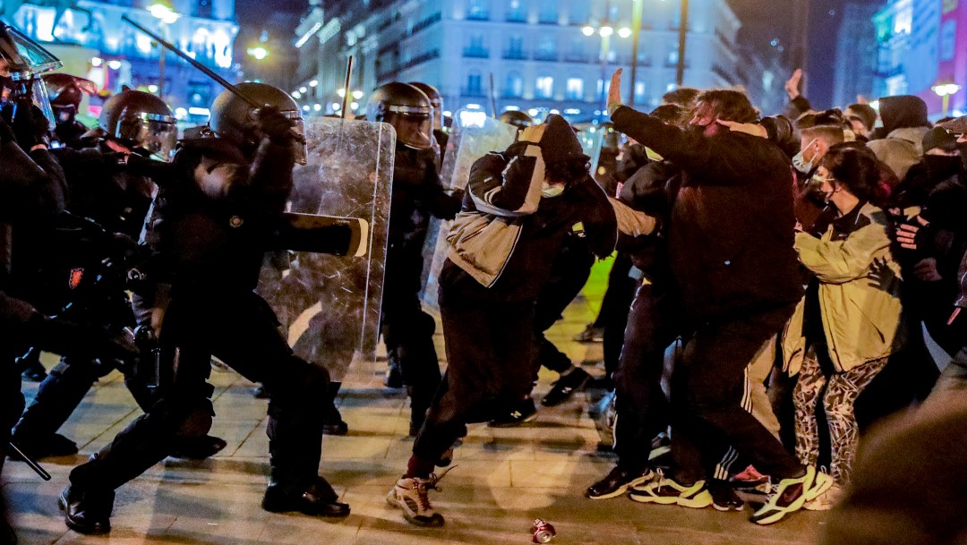 Video y fotos: Se registran violentas protestas en España por arresto del rapero Pablo Hasél