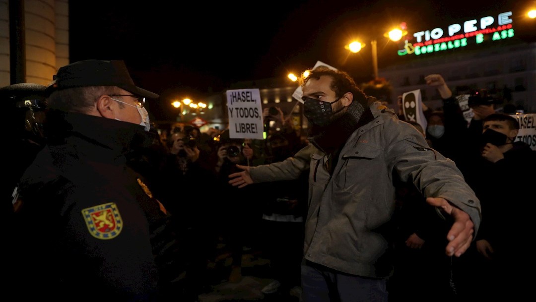 Video y fotos: Se registran violentas protestas en España por arresto del rapero Pablo Hasél