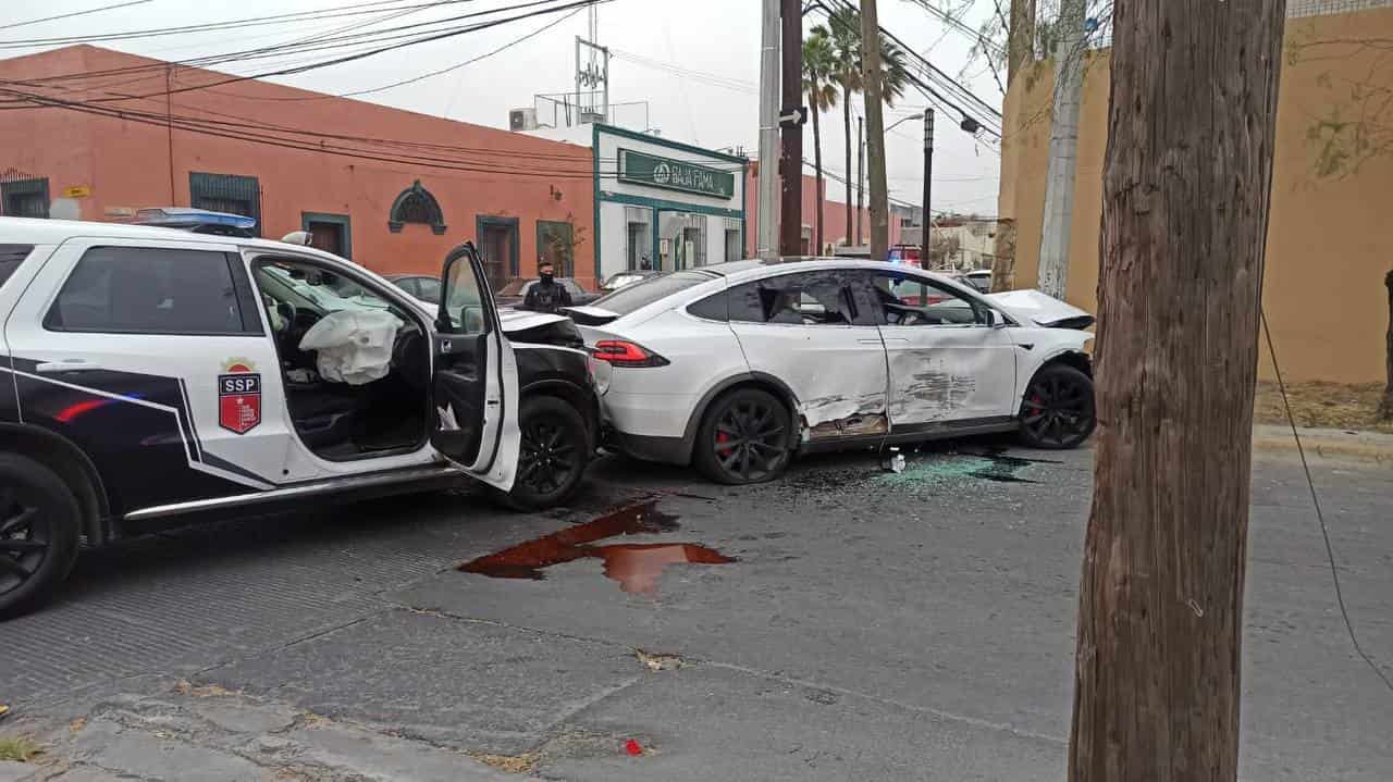 Roban auto en Nuevo León y lo estrellas durante persecución
