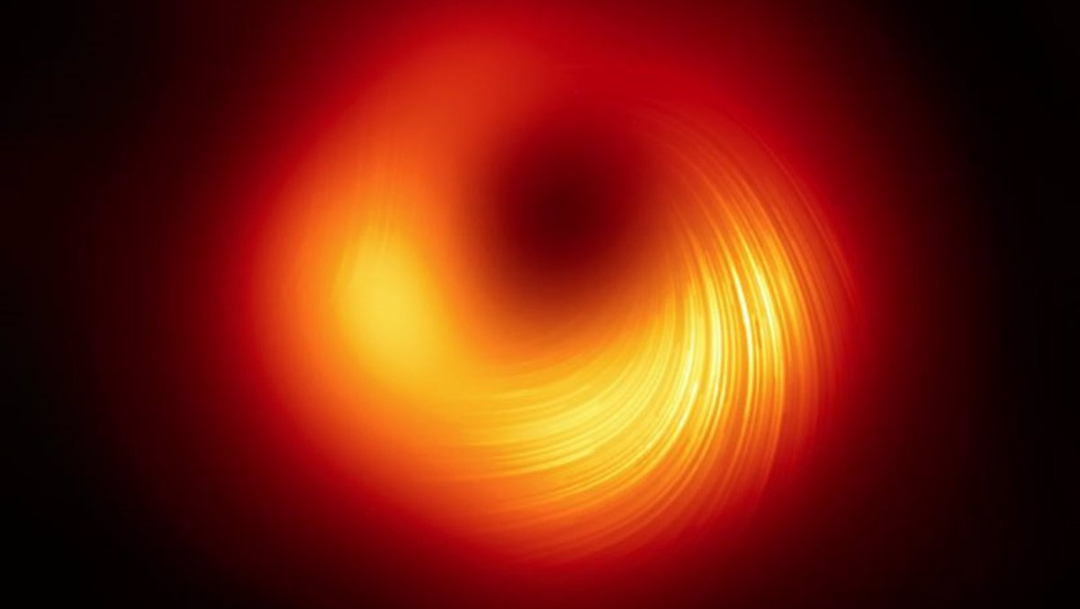 Científicos revelan nueva imagen del primer agujero negro