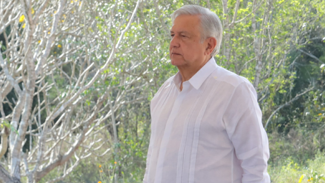 El presidente Andrés Manuel López Obrador en su gira por el poblado de Maxcanú, en Yucatán