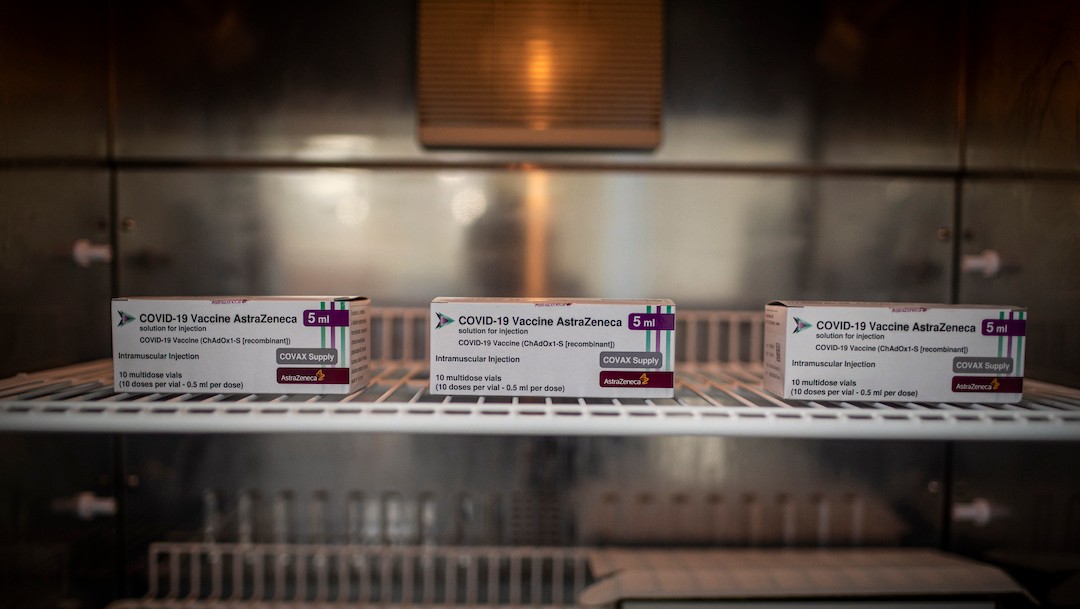Cajas de la vacuna Oxford / AstraZeneca Covid-19 (Getty Images)