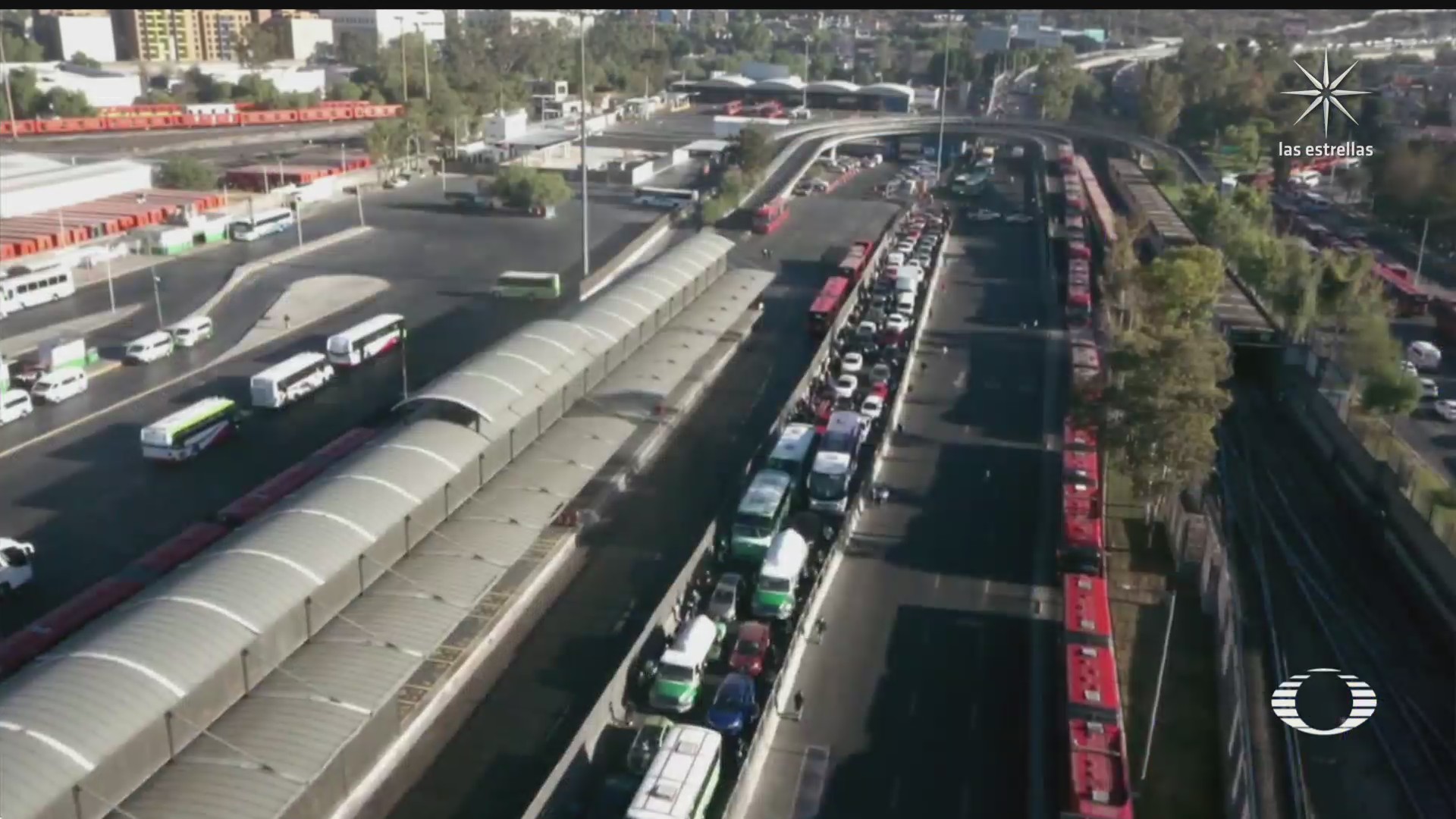caos por bloqueo de transportistas en cdmx miles de personas afectadas