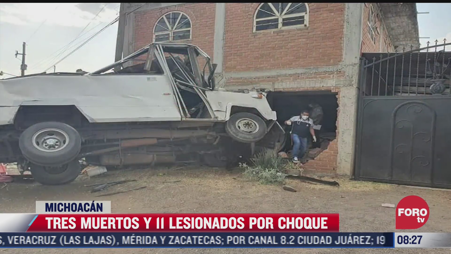 choca trailer contra camion que transportaba jornaleros en michoacan hay tres muertos