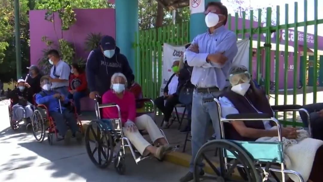 Con orden y coordinación, Oaxaca reanuda vacunación contra COVID-19