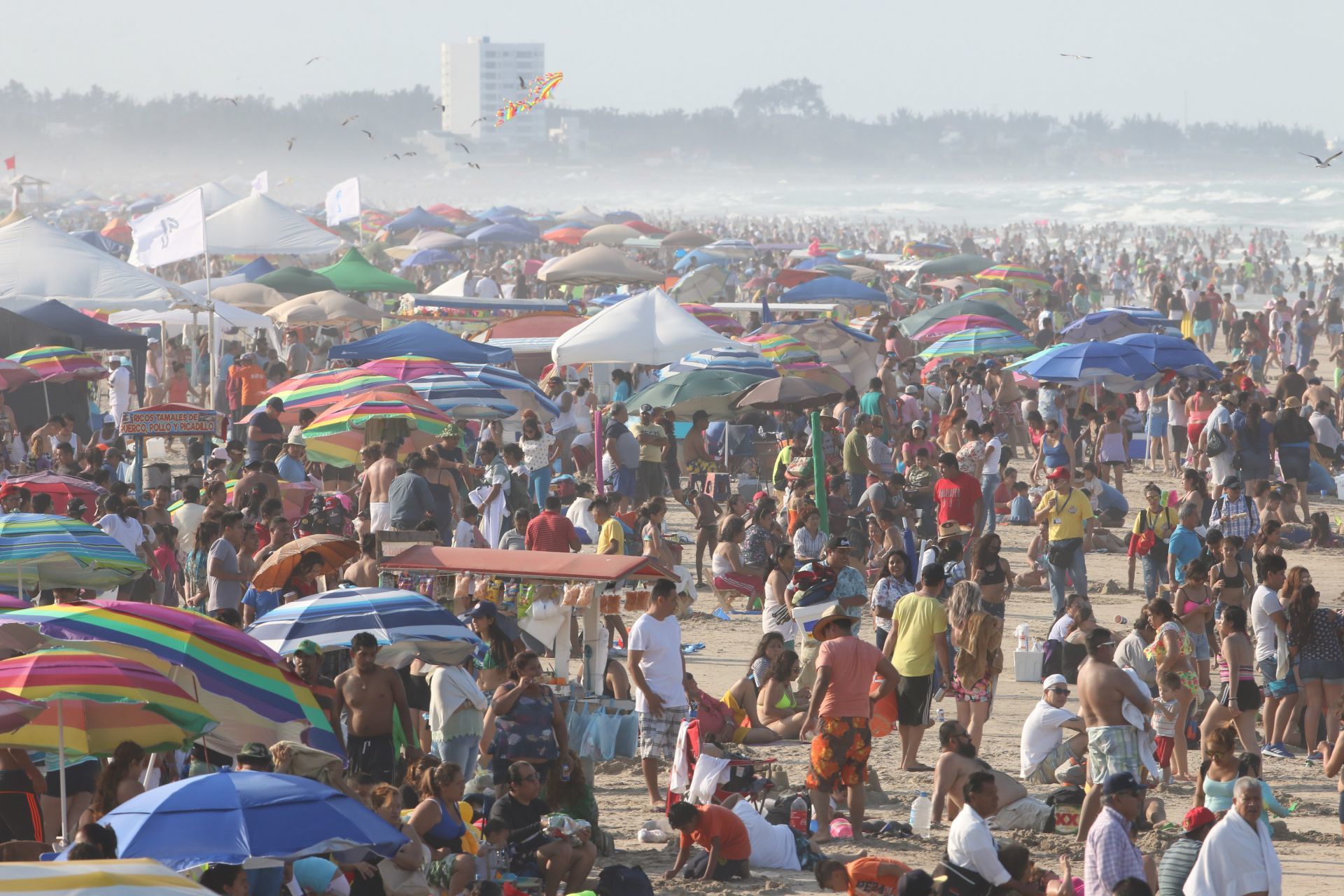 Restricciones a turistas en playa Miramar en Semana Santa