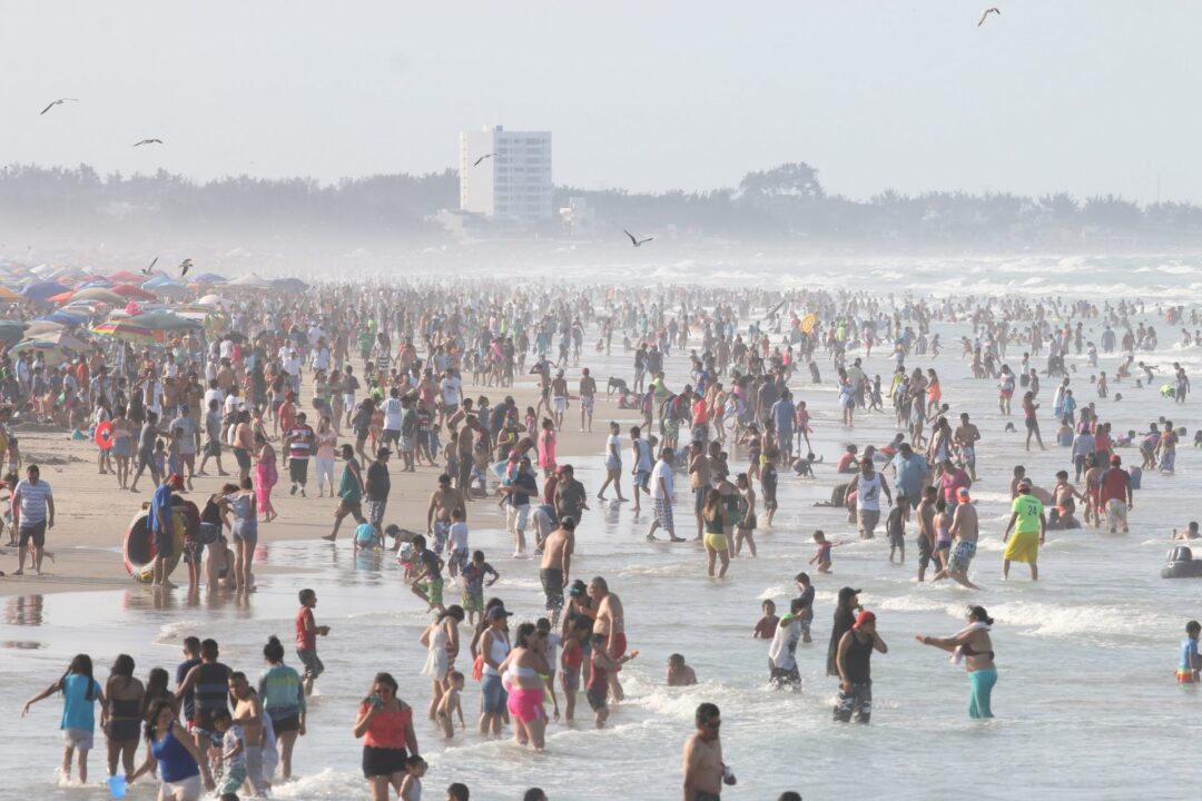 Restricciones a turistas en playa Miramar en Semana Santa