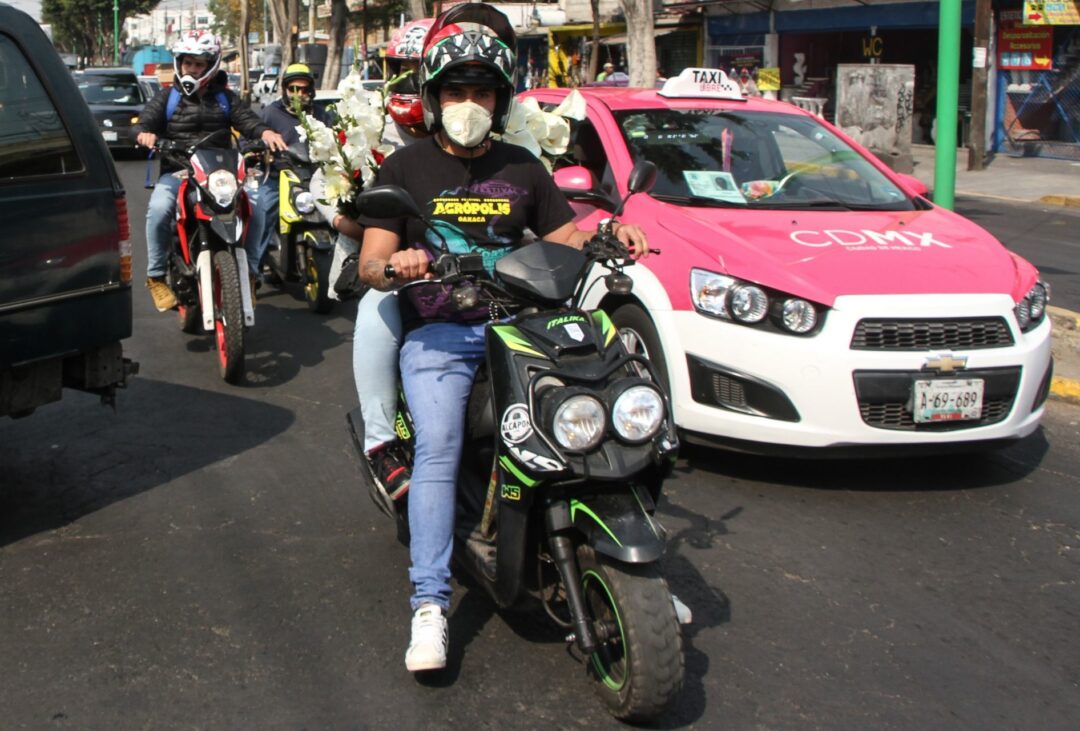 Proponen prohibir más de una persona por motocicleta en CDMX