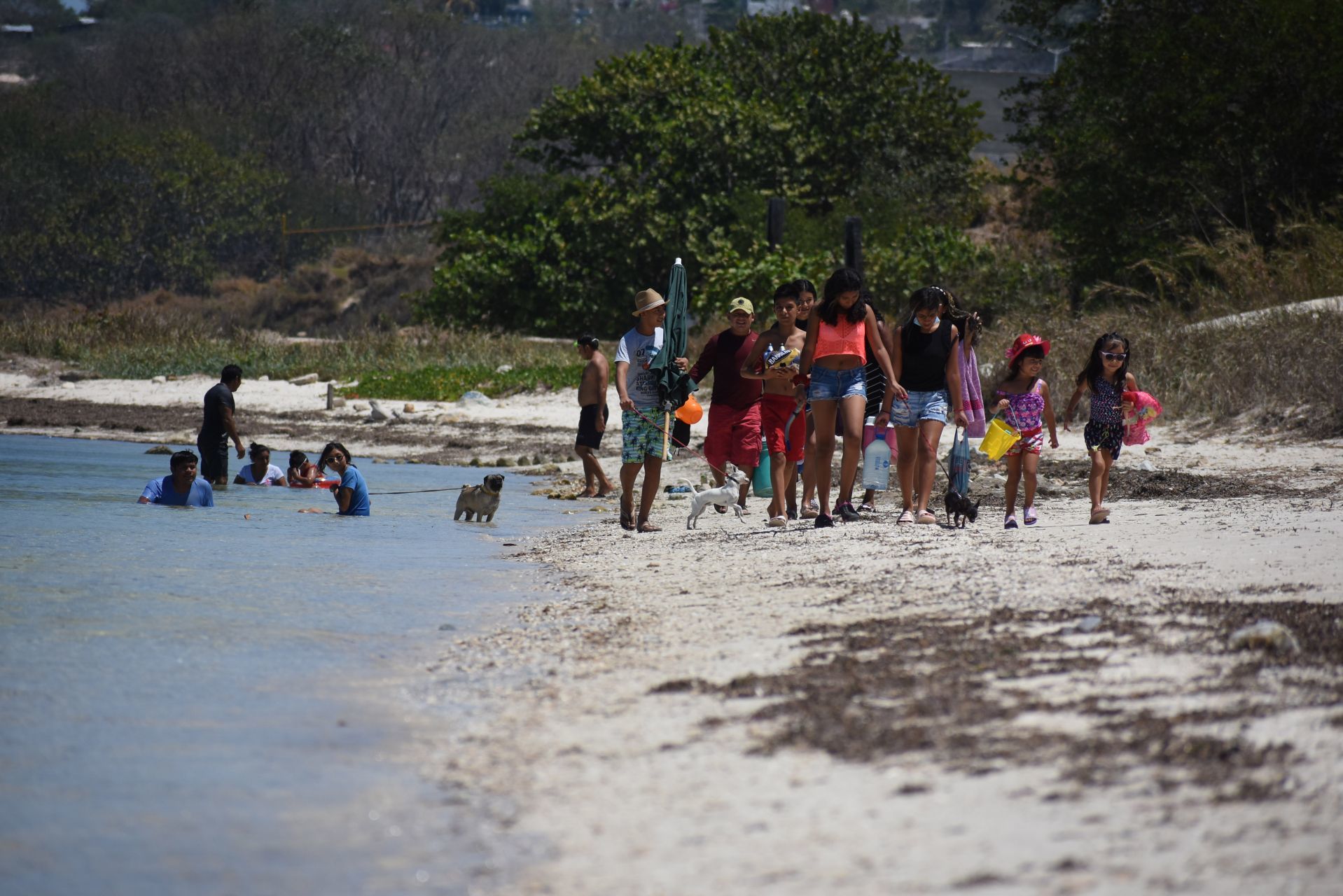 Fotos: Turistas van a playas por Semana Santa pese a COVID