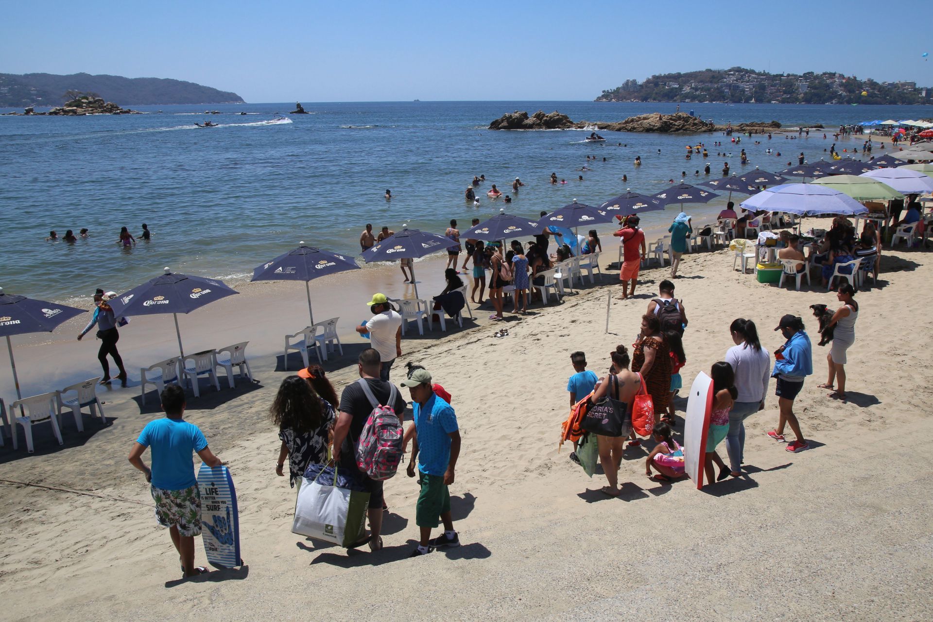 Fotos: Turistas van a playas por Semana Santa pese a COVID