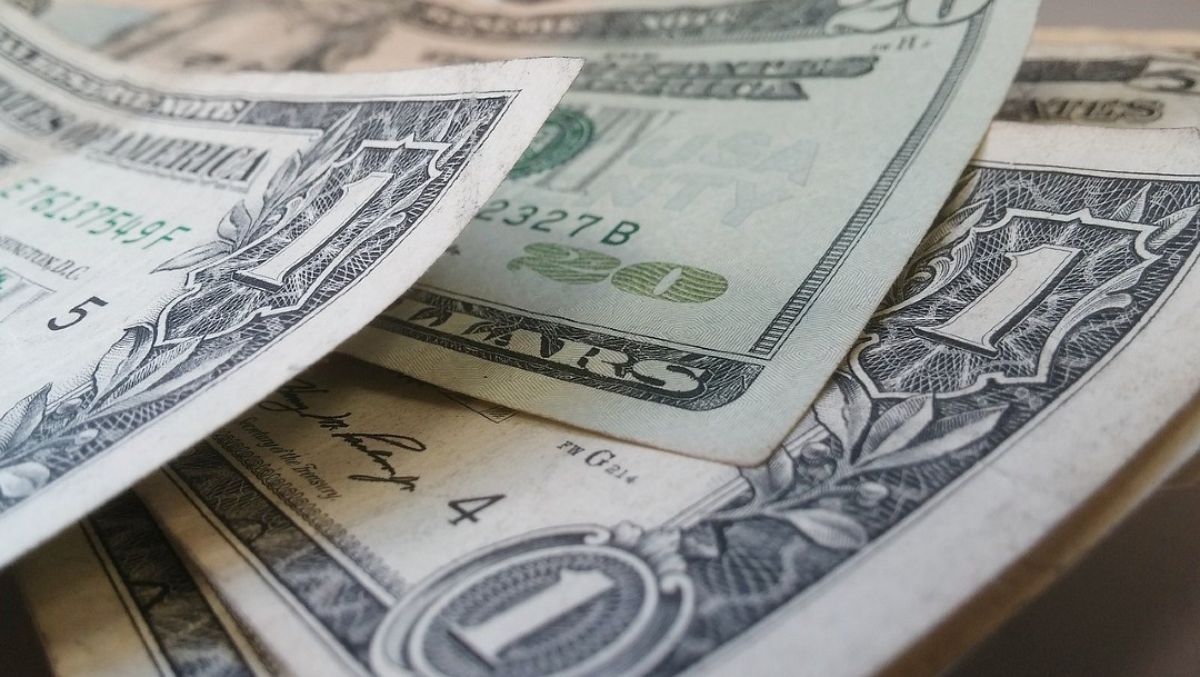 Dólar cierra a 20.73 pesos tras un incremento en los rendimientos de EEUU